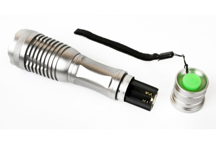 Нарушена упаковка!  <188983> Ручной светодиодный фонарь на батарейках. Дистанция освещения - 400м. 5 режимов работы. Camelion LED5137 (12974)