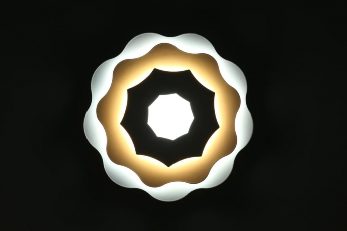 OML-07901-26 Настенный светильник Omnilux Varedo 