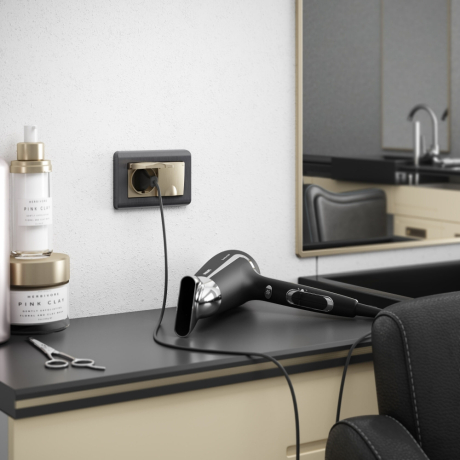 Розетка двойная влагозащищенная с заземлением и со шторками, без рамки с крышкой Werkel шампань рифленый W1172210