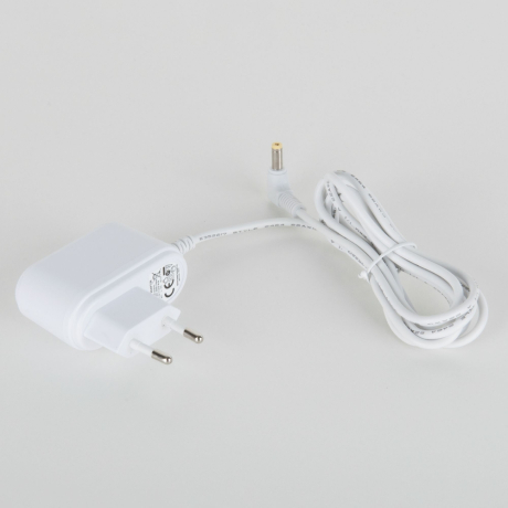 80502/1 белый белый Светодиодная настольная лампа с беспроводной зарядкой Eurosvet 