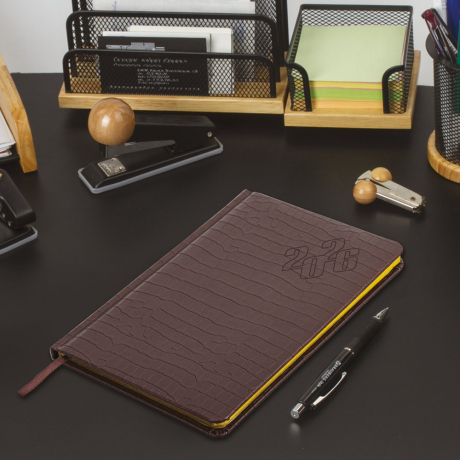Нарушена упаковка!  <795175> Еженедельник датированный 2026 А5 145х215 мм, BRAUBERG "Comodo", под кожу, темно-коричневый, 117166