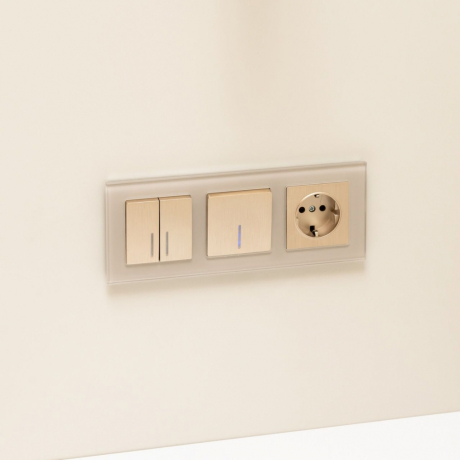 Рамка на 3 поста (дымчатый,стекло) Werkel W0031117