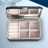 Нарушена упаковка!  <605725> Шкатулка кожзам для украшений "Мелкие квадратики. Чёрное серебро" 6х7х12 см 7294804