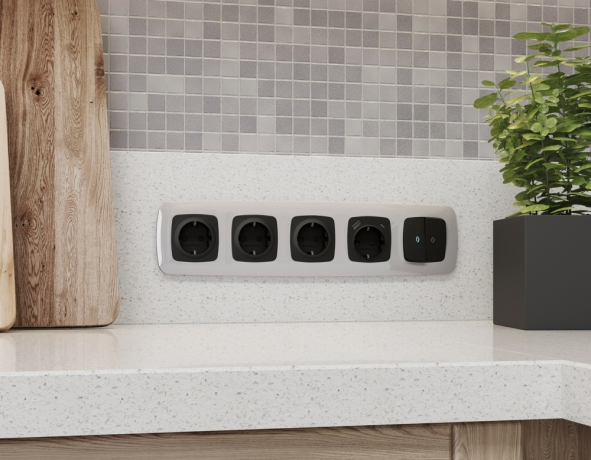 Лицевая панель OMEGA (Черный матовый) для электрической розетки с заземлением со шторками 2USB A+С QUANT OP8100 