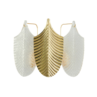 Бра золотого цвета с декором в виде перьев, для 3 ламп Е14 от GETOGAZOV FAMILY