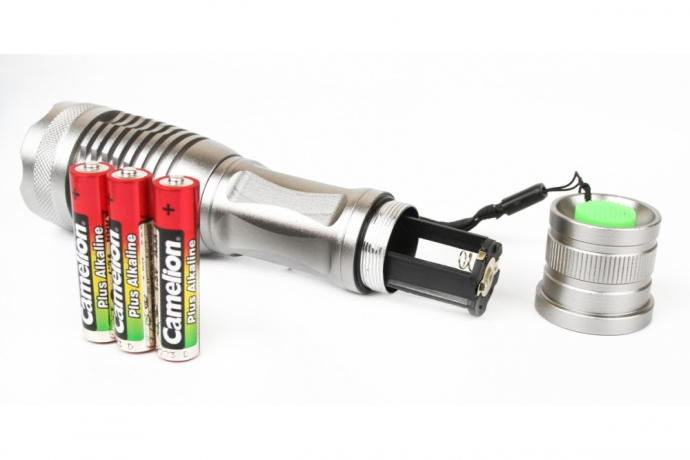 Ручной светодиодный фонарь на батарейках. Дистанция освещения - 400м. 5 режимов работы. Camelion LED5137 (12974)