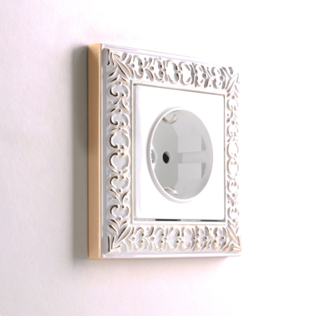 Розетка с заземлением (белая) Werkel W1171001